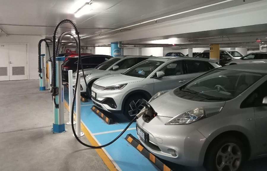 Thiếu Vắng Quy Định: Lỗ Hổng Trạm Sạc Xe Điện Gây Khủng Hoảng Quản lý Nhà Chung Cư