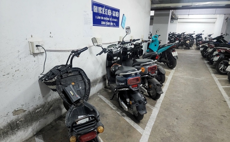 Thiếu Vắng Quy Định: Lỗ Hổng Trạm Sạc Xe Điện Gây Khủng Hoảng Quản lý Nhà Chung Cư