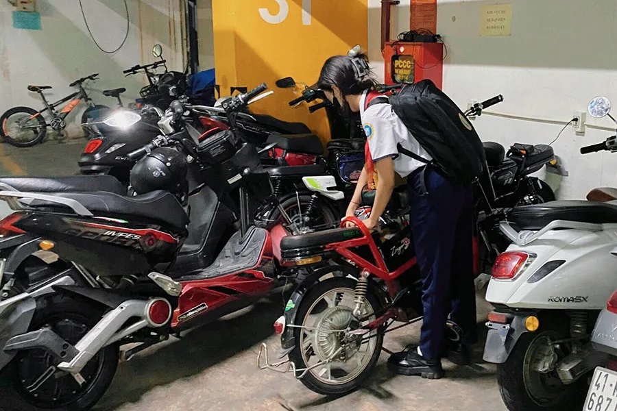 Thiếu Vắng Quy Định: Lỗ Hổng Trạm Sạc Xe Điện Gây Khủng Hoảng Quản lý Nhà Chung Cư