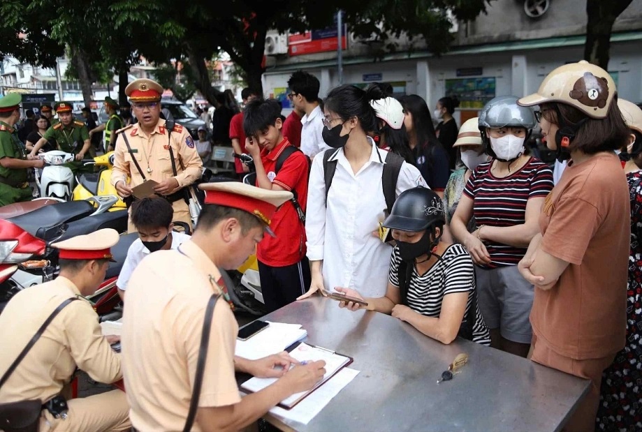 Hà Nội tăng cường xử lý vi phạm giao thông của học sinh và phụ huynh