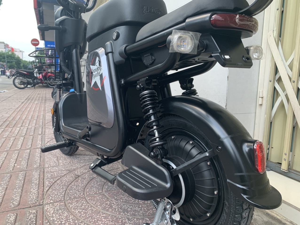 Cận cảnh phía sau xe đạp điện Gican