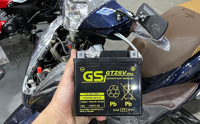 Bình ắc quy xe máy 50cc dao động từ 200.000 VNĐ đến 400.000 VNĐ