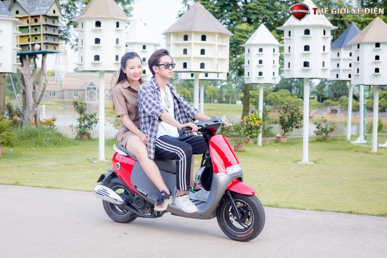 Được trang bị động cơ xilanh 4 kỳ  - 50 phân phối