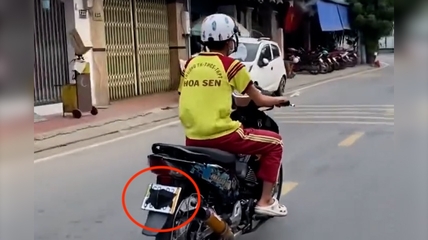 Hình ảnh thiếu niên che biển số, lái xe độ trên đường Phú Châu thu hút dư luận