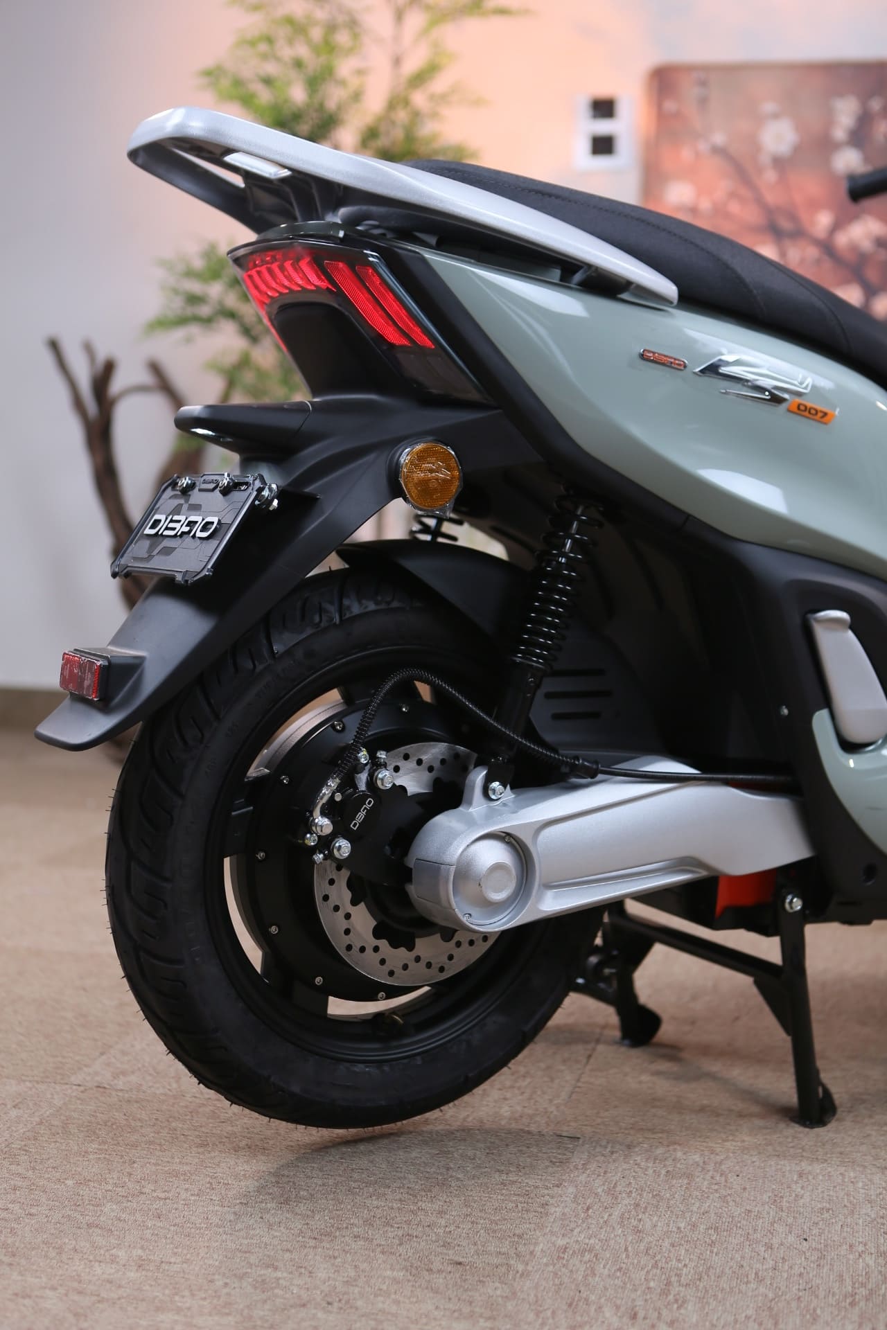 Test Va Đập Bộ Áo Xe Điện Dibao LS007 Khiến Bạn Bất Ngờ Vì Quá Đỉnh!