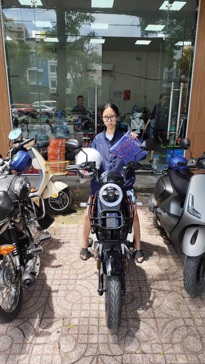 mua xe điện tailg cho con đi học
