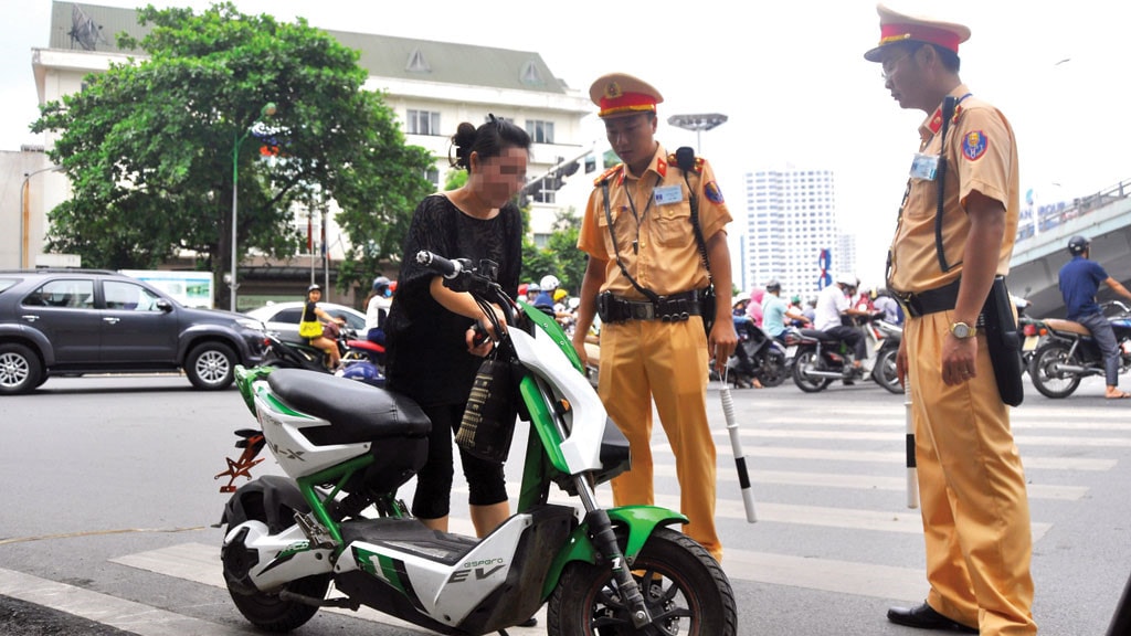 Phạt xe điện không gương