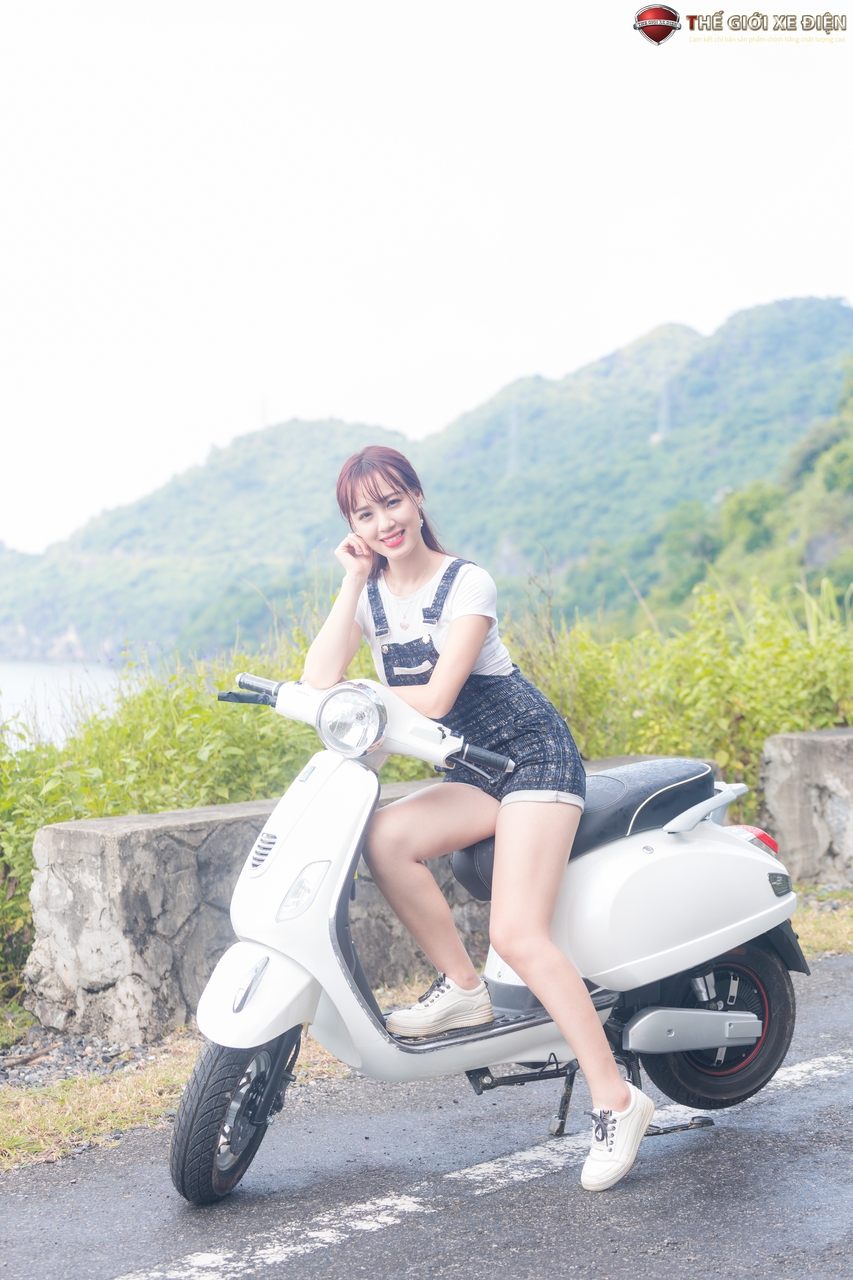 xe điện jvc vespa đèn tròn