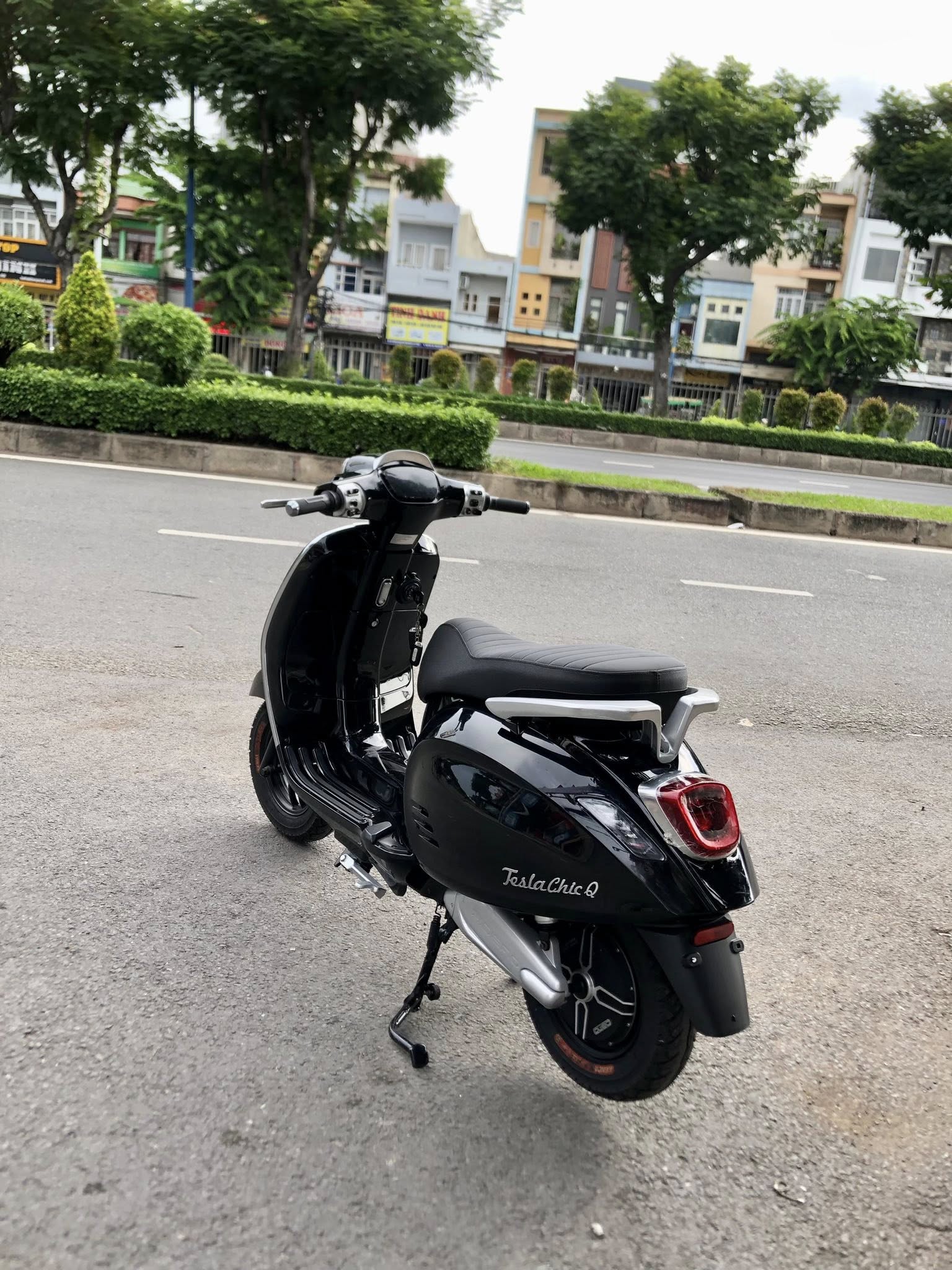 Độc đáo quán cà phê kết hợp trạm sạc xe điện ở TP.HCM