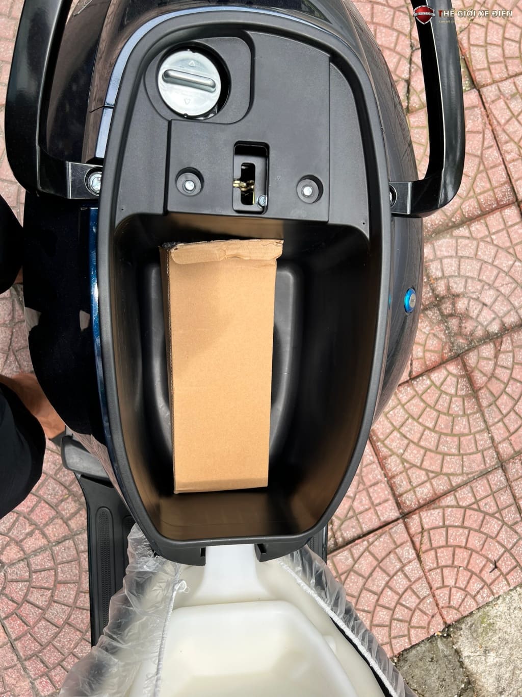 cốp xe ga 50cc victoria rộng rãi