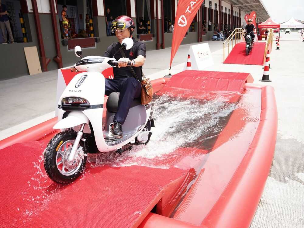 Top 3 xe điện chạy được 100km, sạc nhanh cho dân văn phòng