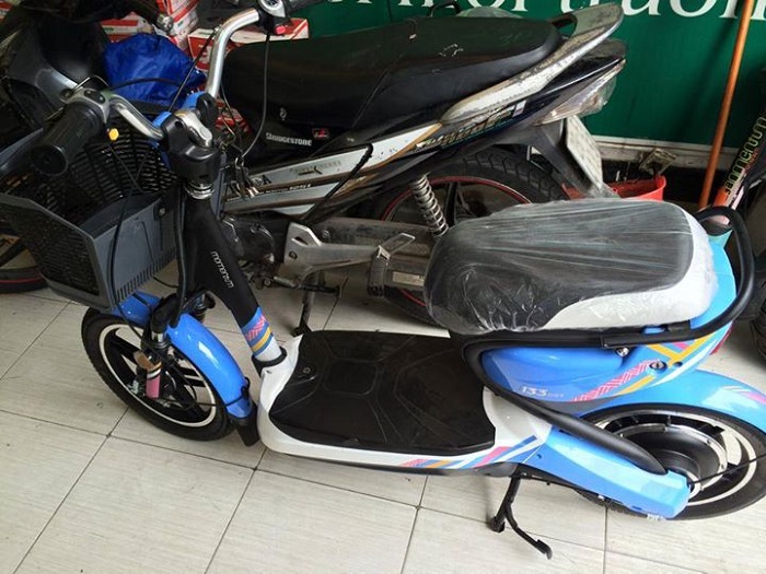 Xe đạp điện Giant M133 Mini đỏ xanh