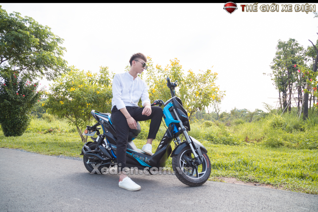 Xe điện Dkbike cùng Soobin Hoàng Sơn