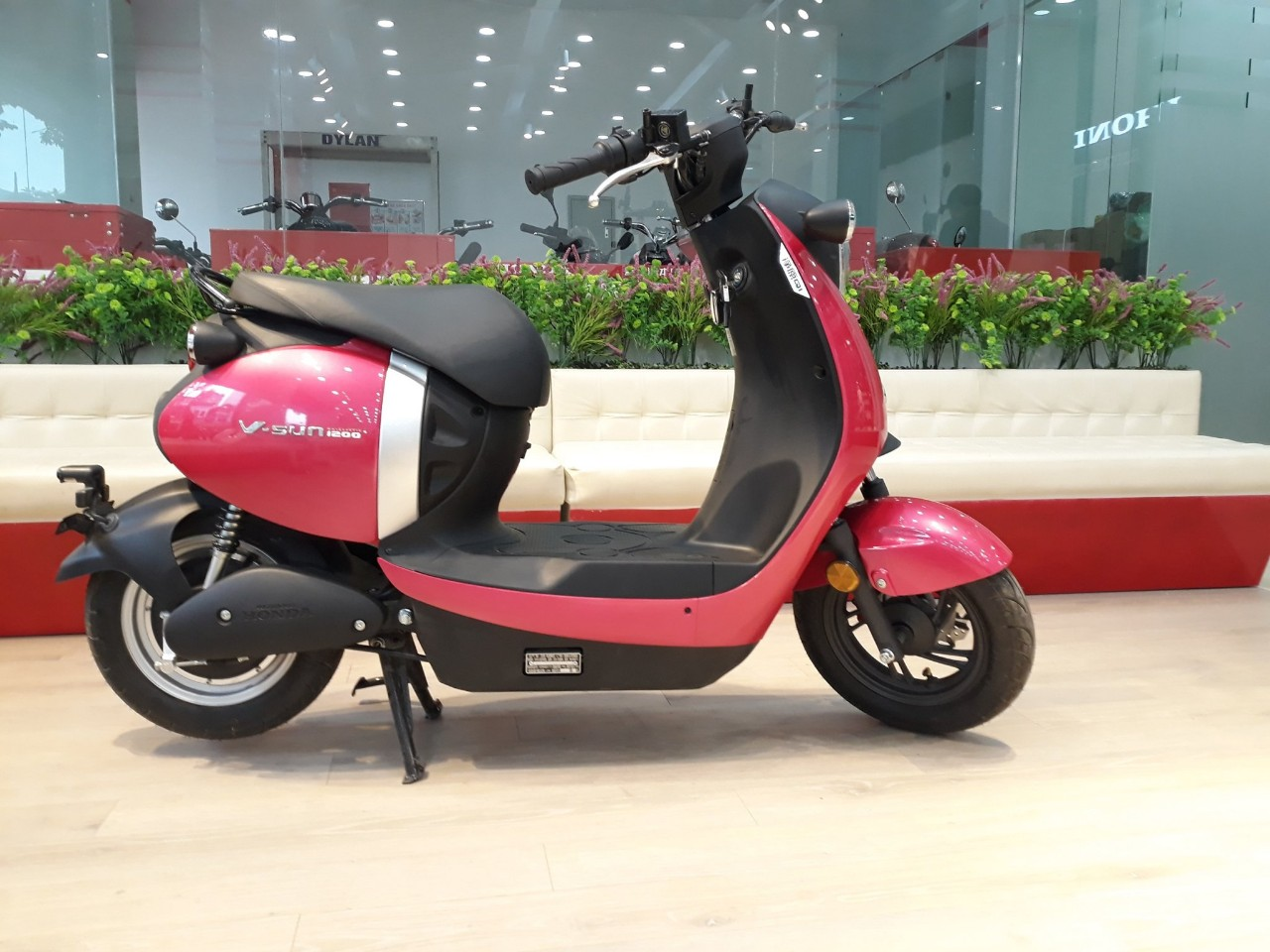 xe máy điện honda màu hồng