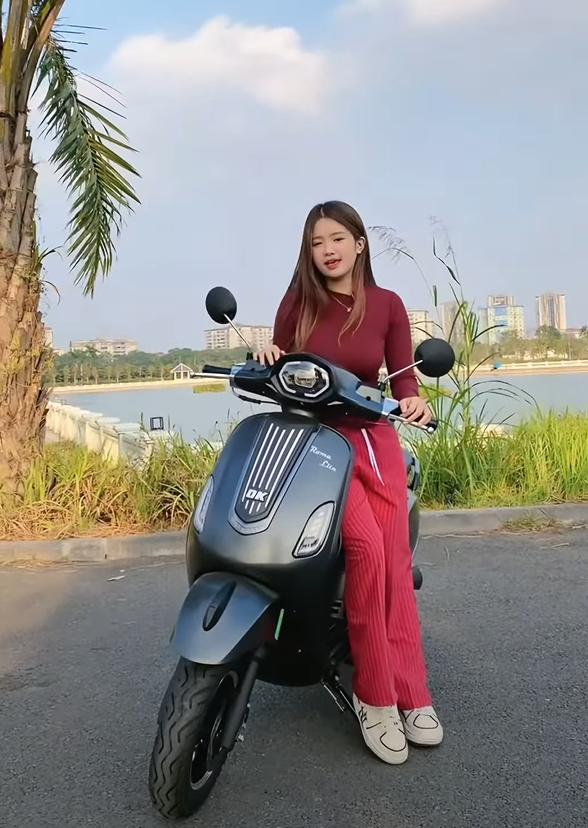 Xe Ga 50cc DK Roma Lite S Dáng Vespa Thời Thượng