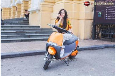 Ca sĩ Phương Ly tin dùng xe máy điện Dibao