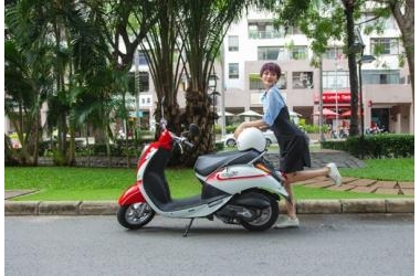 Bật mí cho bạn mẫu xe tay ga 50cc giá tốt hơn xe điện