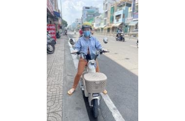 Maoly xinh xắn theo chị gái phường bên về nhà