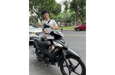 Em trai nhà Phú Mỹ Hưng siêu dễ thương chọn Kymco Vista trong một nốt nhạc