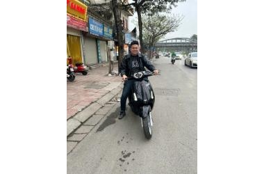 Anh Chồng Tâm Lý Tặng Vợ Xe Máy Điện Tailg Vespas R52 Đen Tuyền