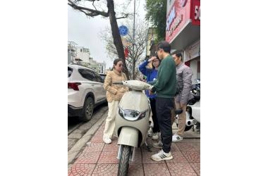 Đại Gia Đình Hộ Tống Con Gái Lên Cấp 3 – Chốt Ngay Tailg Venus R53 Sang Xịn