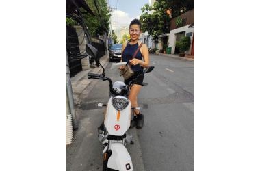 Chị Gái Xinh Đẹp Chọn TAILG GX30 – Bạn Đồng Hành Lý Tưởng Khi Dạo Phố