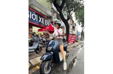 Chúc mừng chị khách xinh đẹp đã “chốt đơn” chiếc xe ga 50cc Creer Dibao