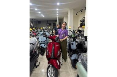 Một chị Gái Mua Xe Máy Điện Tailg Vera R51 Để Đi Làm Và Đi Chơi