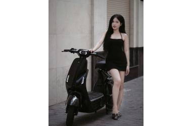 Chị Đẹp Chốt Xe Điện DK V1 Màu Đen – Sang Xịn Hết Nấc!
