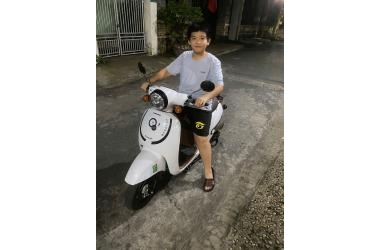 Em Học Sinh Được Gia Đình Mua Xe Ga 50cc Giorno HSV2 Hyosung Để Đi Học