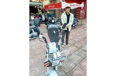 Chàng Trai Mua Xe Máy 50cc Chaly Việt Thái Để Tiện Cho Việc Đi Làm