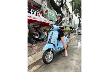 Chị Khách Chọn Lựa Chiếc Xe Máy Điện Tailg R51 Vì Chất Lượng Và Quá Đẹp