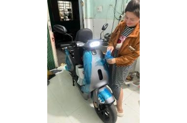 Chị Khách Hàng Uy Tín Đặt Mua Xe Điện TAILG GR56 Màu Xám Mờ Tại Thế Giới Xe Điện