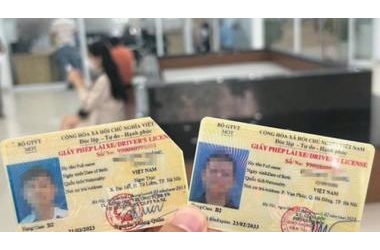 Không có thời gian đi học và mua bằng lái xe máy qua mạng với giá cao.