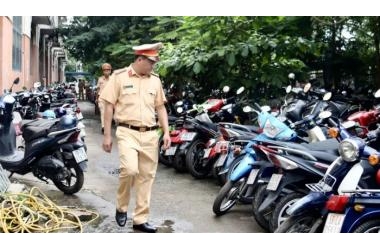 Cảnh báo vấn nạn giữ xe máy điện và xe máy của học sinh chưa đủ tuổi