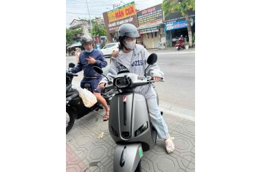 Em gái rinh xe máy điện Victoria v38 tại Hồ Chí Minh – style xinh, đi đâu cũng nổi bật!