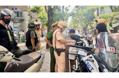 Cập nhật mức phạt mới từ 2026 khi đỗ xe máy trên vỉa hè, người dân cần chú ý