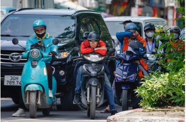 Nhiều người bắt đầu so sánh chi phí xe xăng và xe điện