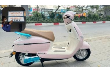 Khi giá xăng tiến sát gần 30.000 đồng/lít, xe máy điện bắt đầu hút khách