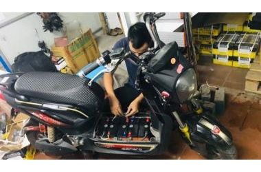 Vì sao nâng từ 4 bình lên 5 bình mà xe điện lại tắt lịm? Sự thật không phải ai cũng biết