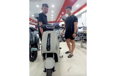 Nụ Cười Rạng Rỡ Trong Ngày Nhận Xe Đạp Điện Dibao Ryan Màu Xám