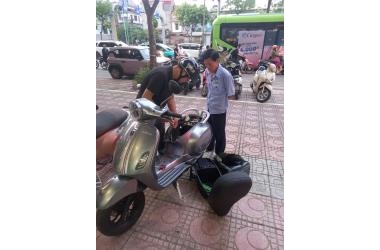 Tesla Chic Màu Bạc Gây Ấn Tượng Mạnh, Khách Hàng Chốt Xe Ngay